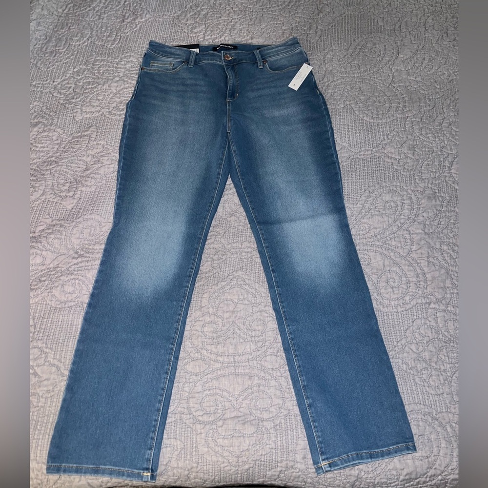 Bandolino Women's Amy Tummy Control Straight Leg Denim Jean size 12 NWT